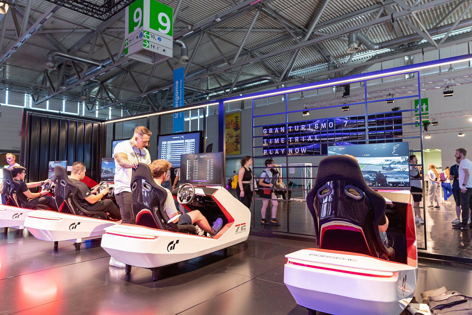 Simuladores Porsche de corrida na Gamescom 2022